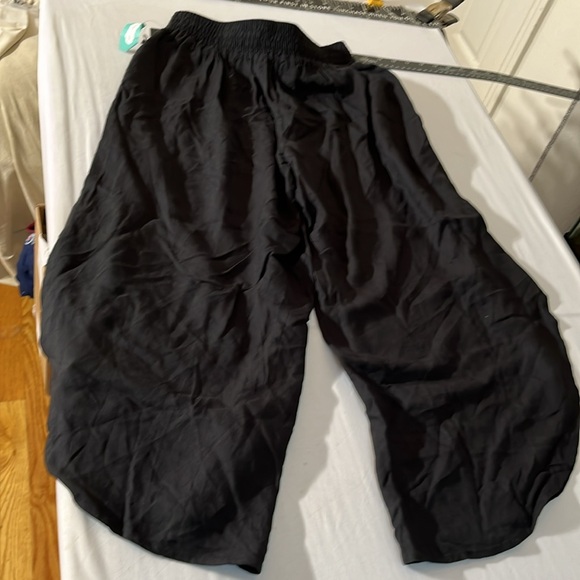 Maurices size X-Small black cropped wide leg high slit pants 100% cotton NWT - Picture 2 of 16